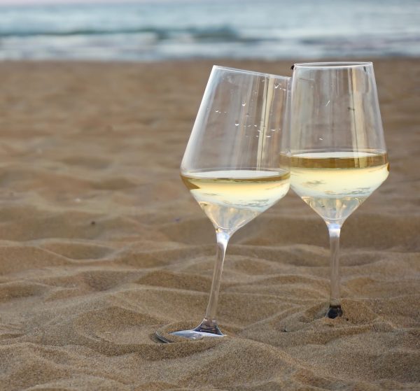 weinglaeser_im_sand